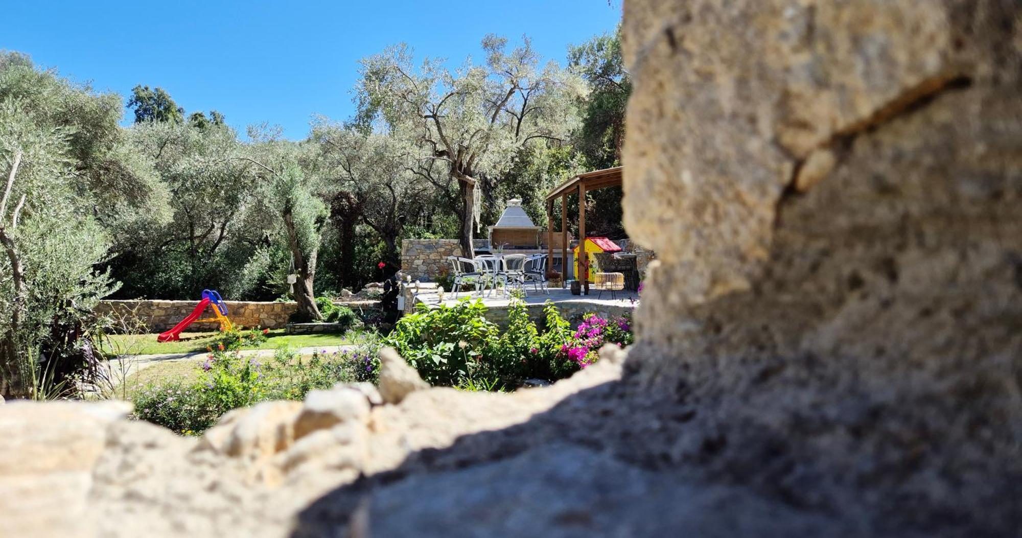 Villas On The Rock Афисос Екстериор снимка